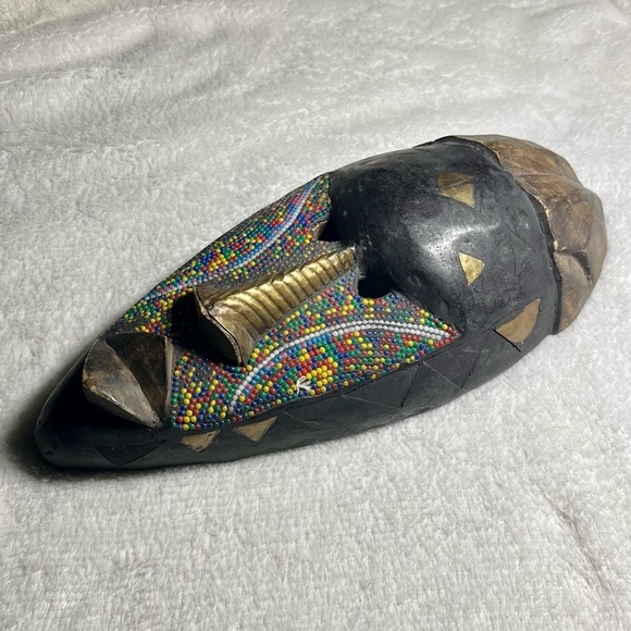 Unique Ashanti Beaded Wood Mask Wall Decor Hand Carved & Authentic - Picture 2 of 4